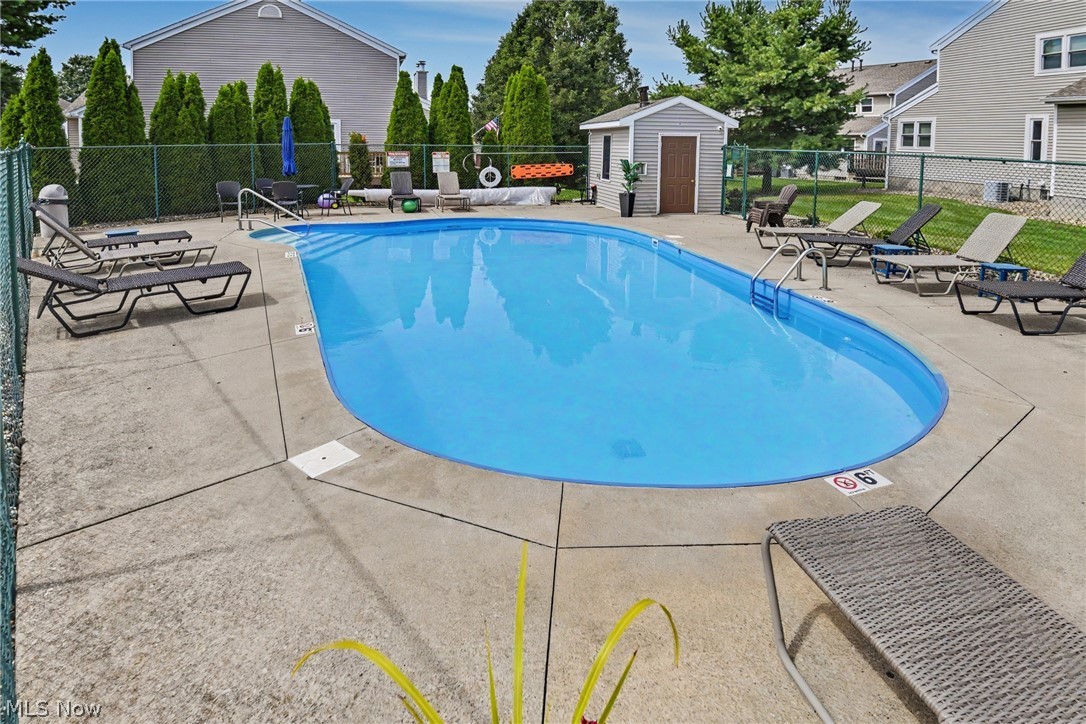 375 Pineview Drive NE Warren OH 44484