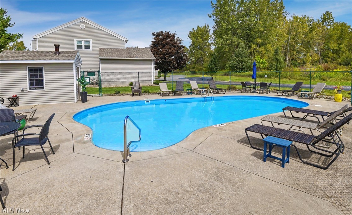 375 Pineview Drive NE Warren OH 44484