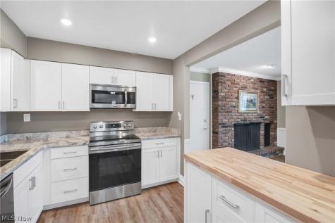 2940 Pease Drive Rocky River OH 44116