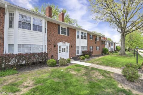 2940 Pease Drive Rocky River OH 44116