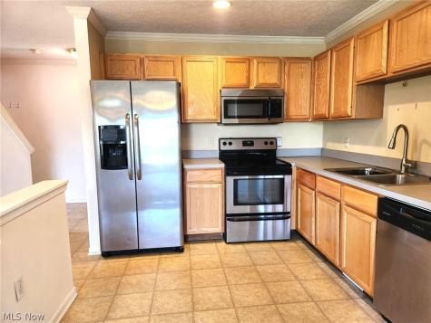 106 Meander Lane Elyria OH 44035