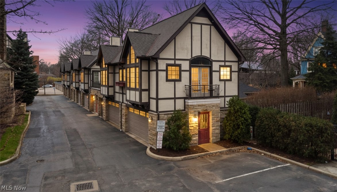 2425 Derbyshire Court Cleveland Heights OH 44106