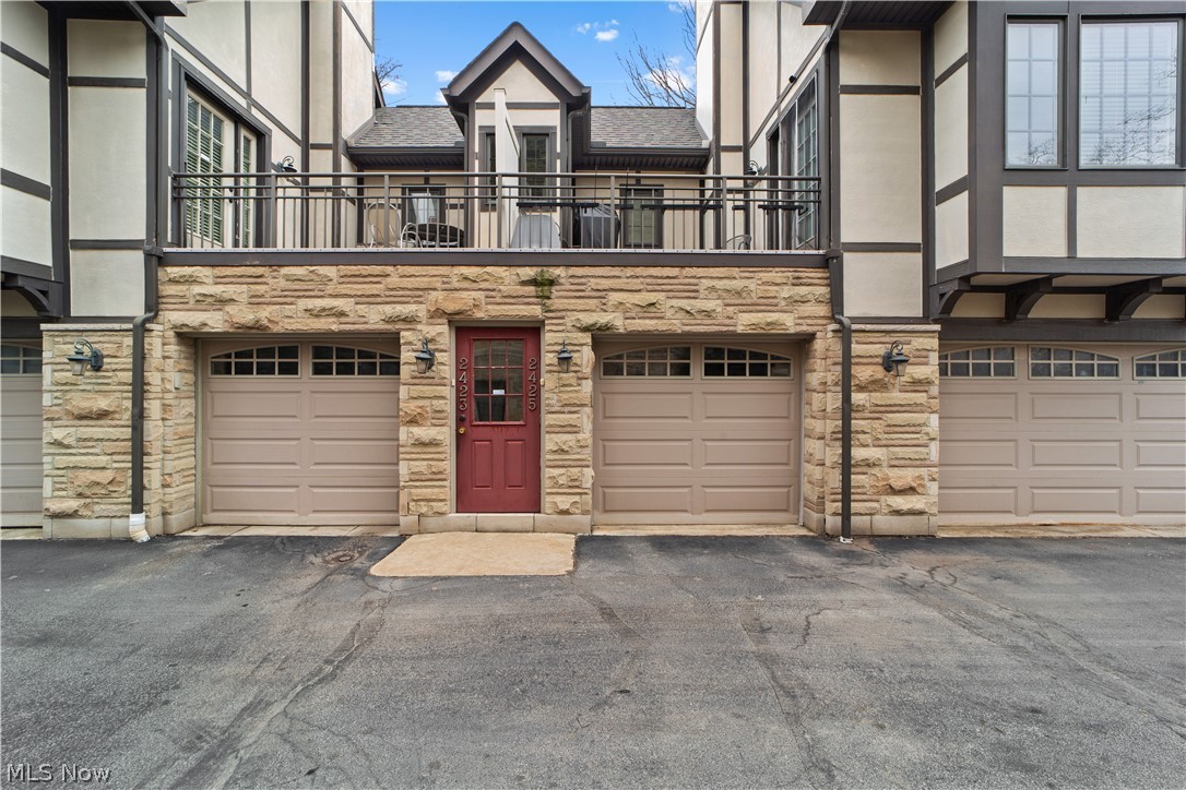 2425 Derbyshire Court Cleveland Heights OH 44106