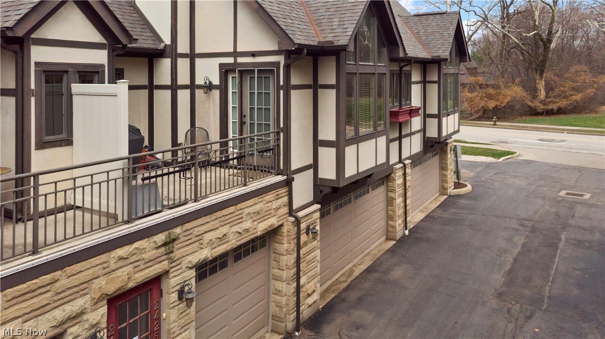 2425 Derbyshire Court Cleveland Heights OH 44106