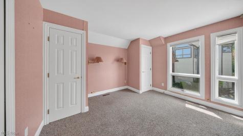 361 Darbys Run Bay Village OH 44140