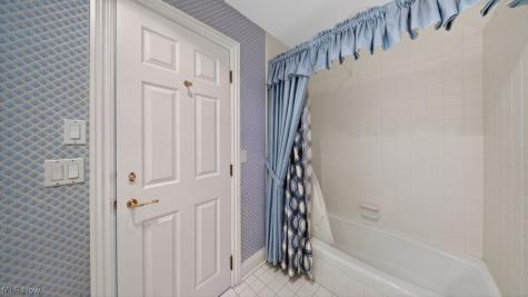 361 Darbys Run Bay Village OH 44140