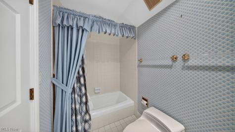 361 Darbys Run Bay Village OH 44140