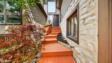 361 Darbys Run Bay Village OH 44140