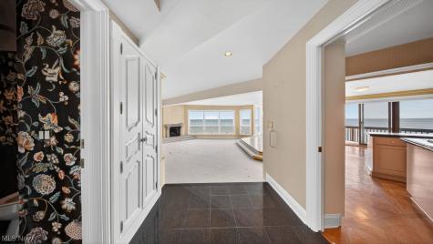 361 Darbys Run Bay Village OH 44140