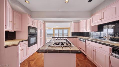 361 Darbys Run Bay Village OH 44140