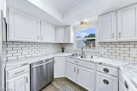 2033 Carlile Drive Uniontown OH 44685