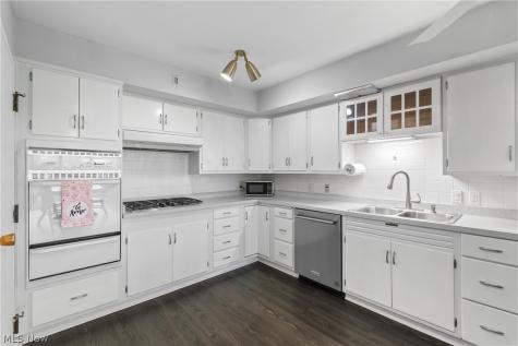 275 N Portage Path Akron OH 44303