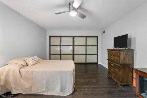 275 N Portage Path Akron OH 44303