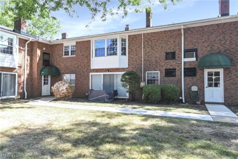 2948 Pease Drive Rocky River OH 44116