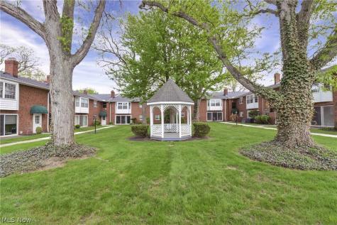 2948 Pease Drive Rocky River OH 44116
