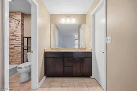 240 Fox Hollow Drive Mayfield Heights OH 44124