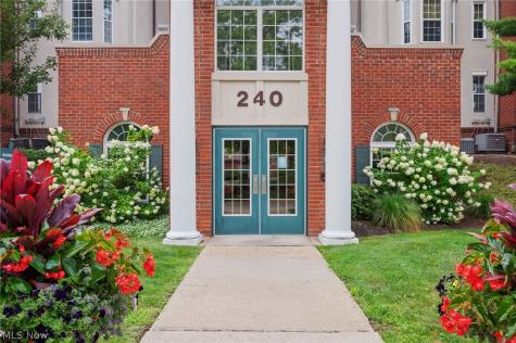 240 Fox Hollow Drive Mayfield Heights OH 44124