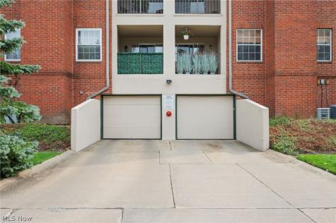 240 Fox Hollow Drive Mayfield Heights OH 44124