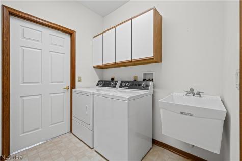 215 Village Drive Independence OH 44131