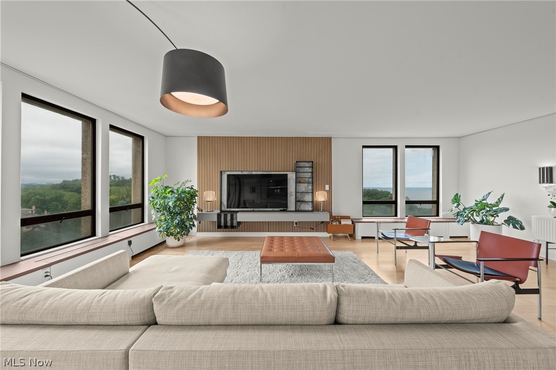 2 Bratenahl Place Bratenahl OH 44108