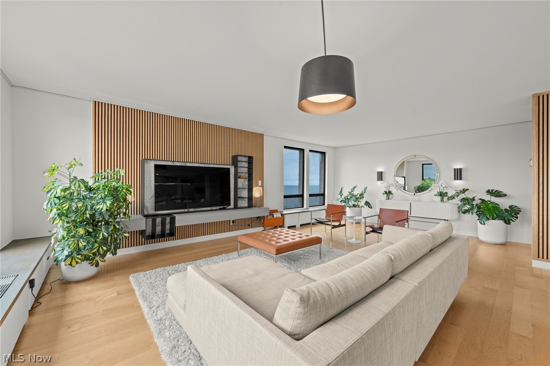 2 Bratenahl Place Bratenahl OH 44108