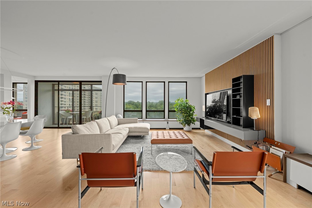 2 Bratenahl Place Bratenahl OH 44108