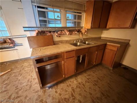 9420 Mount Auburn Avenue Cleveland OH 44104