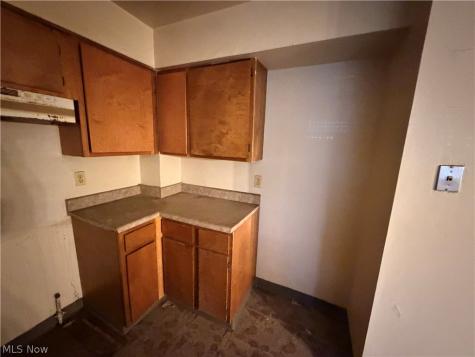 9420 Mount Auburn Avenue Cleveland OH 44104