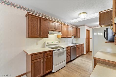 1529 Rhine River Road NW Uniontown OH 44685