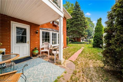 2 Meadowlawn Drive Mentor OH 44060