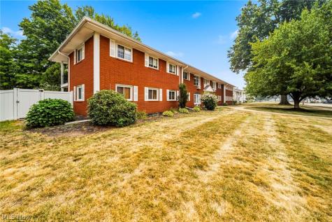 2 Meadowlawn Drive Mentor OH 44060