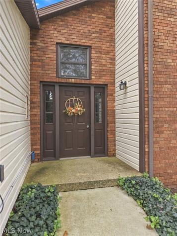 1818 Harbour Circle NW Canton OH 44708