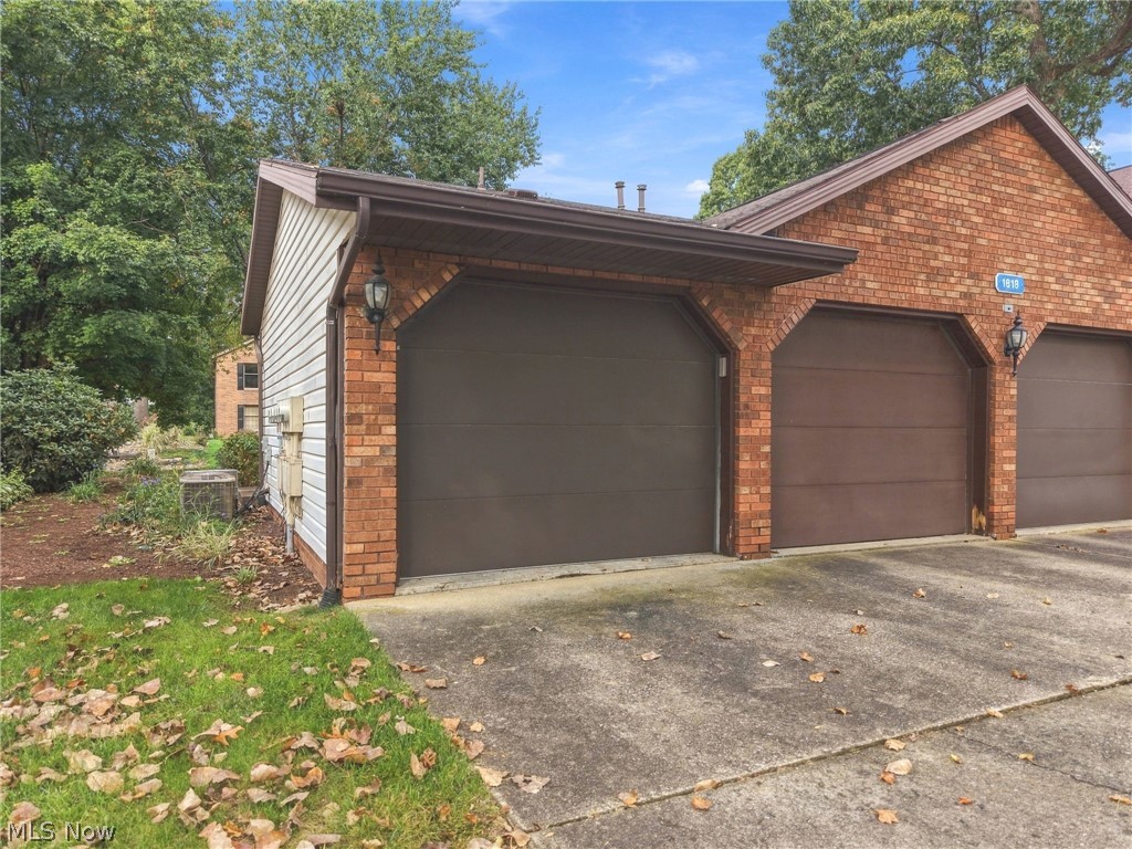 1818 Harbour Circle NW Canton OH 44708