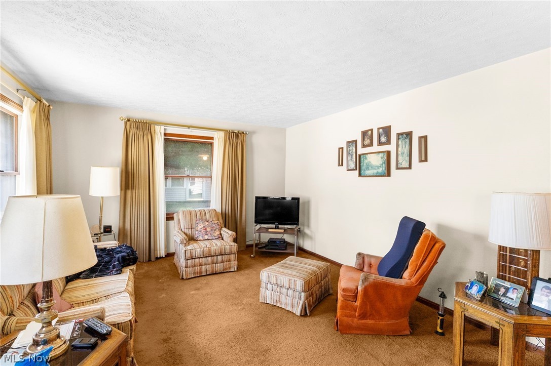 942 Canterbury Lane Salem OH 44460