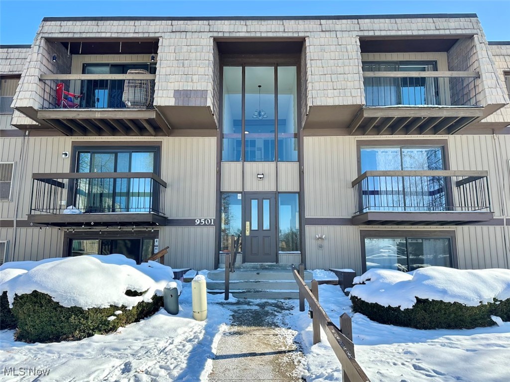 North Royalton OH, 9501 Sunrise Boulevard, Unit J34