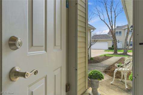 469 Eagle Trace Mayfield Heights OH 44124