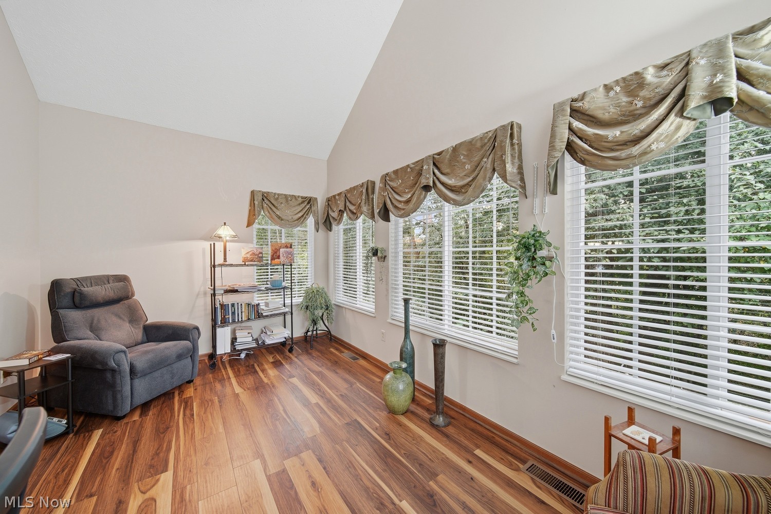 1543 Cambridge Avenue SW North Canton OH 44709