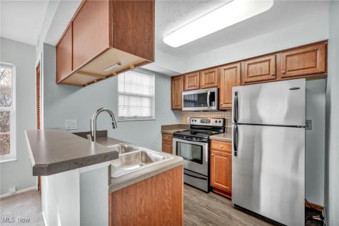 1804 Stoney Run Circle Broadview Heights OH 44147