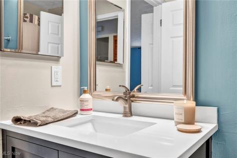 1804 Stoney Run Circle Broadview Heights OH 44147
