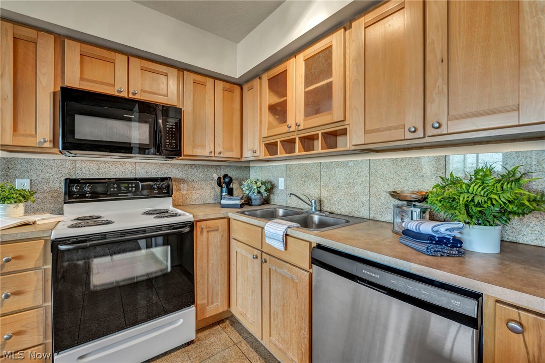 2222 Detroit Avenue Cleveland OH 44113