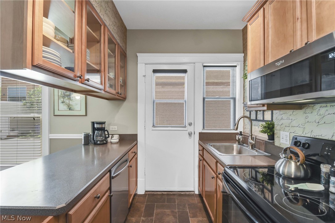 2807 Clinton Avenue Cleveland OH 44113