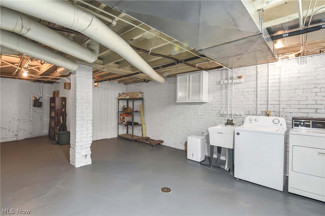 2807 Clinton Avenue Cleveland OH 44113