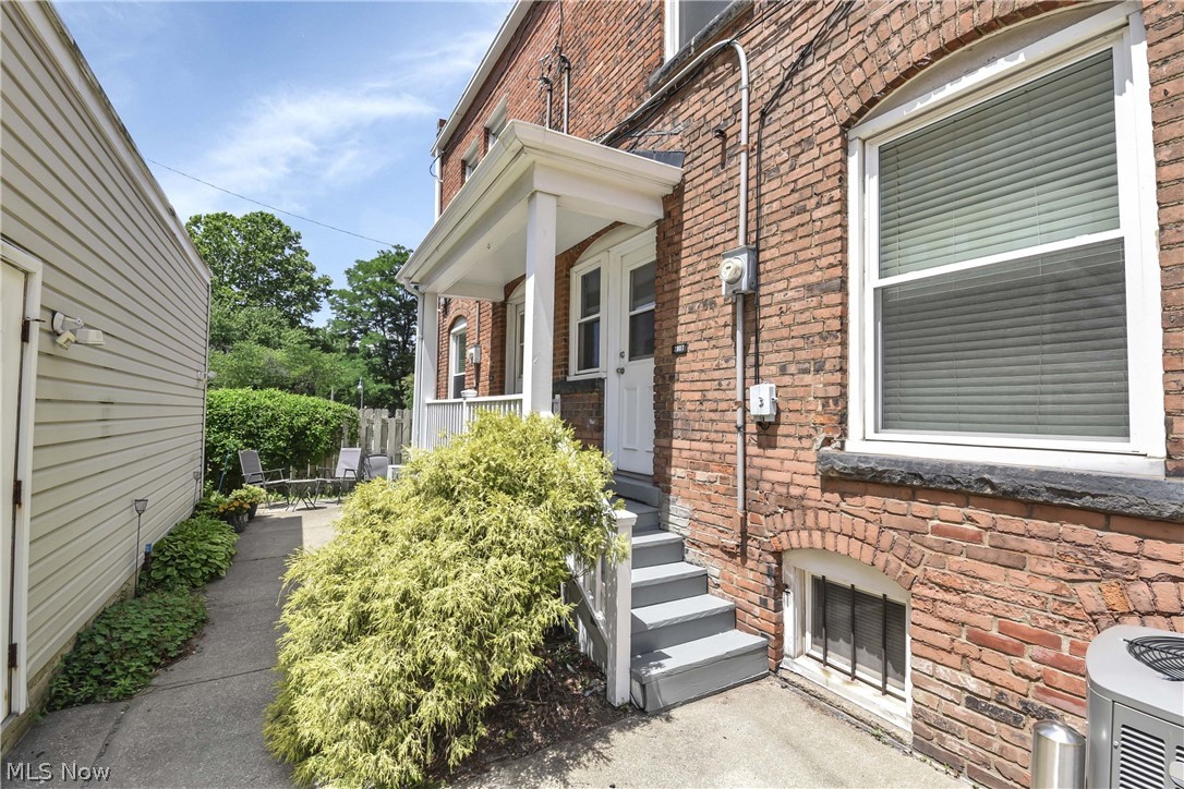 2807 Clinton Avenue Cleveland OH 44113