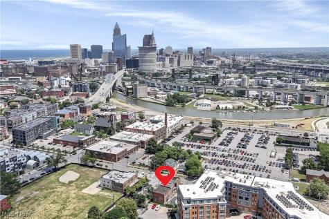 2807 Clinton Avenue Cleveland OH 44113