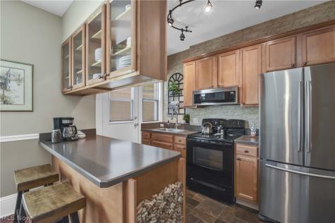 2807 Clinton Avenue Cleveland OH 44113