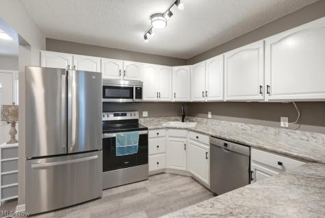 646 Almas Court Brunswick OH 44212