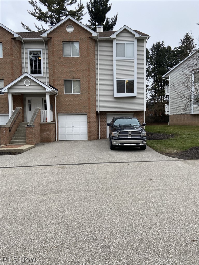 339 Village Pointe Drive Akron OH 44313