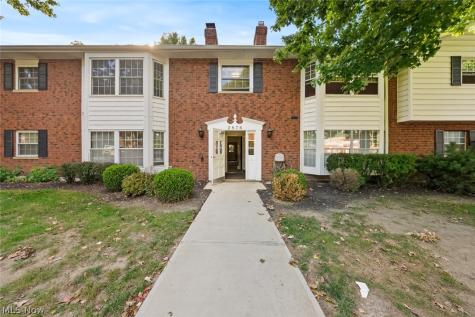 2876 Pease Drive Rocky River OH 44116