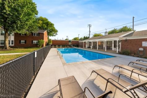 2876 Pease Drive Rocky River OH 44116