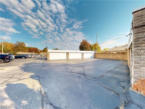 21834 River Oaks Drive Rocky River OH 44116